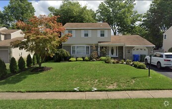Building Photo - 11 Strathmore Dr