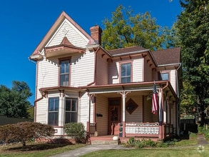 Building Photo - 826 N Augusta St