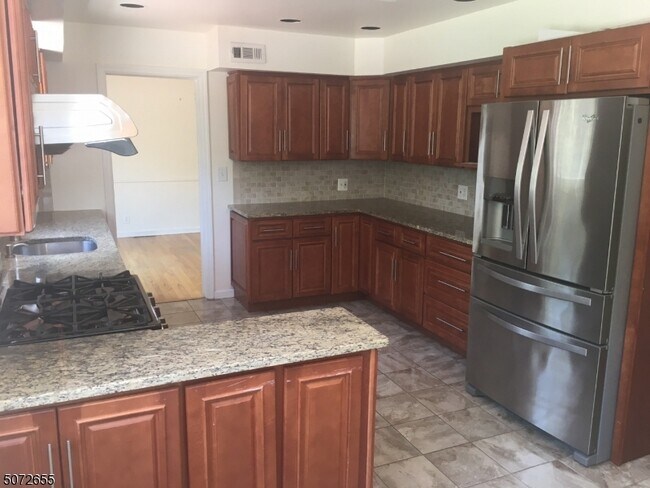 Foto del edificio - 424 White Oak Ridge Rd