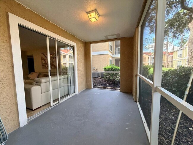 Foto del edificio - 9481 Highland Oak Dr