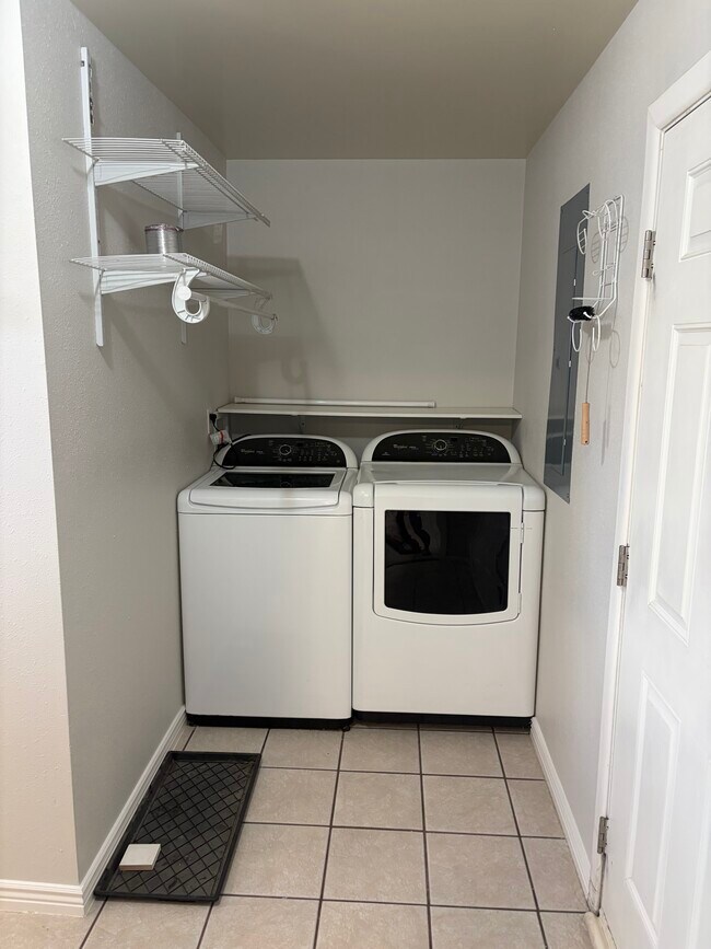 Building Photo - 3747 S Lee Maur St