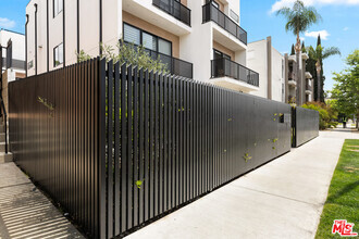 Building Photo - 5118 Laurel Canyon Blvd