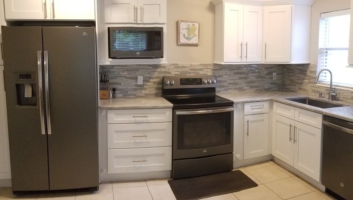 Kitchen Unit A - 14046 Vivian Dr