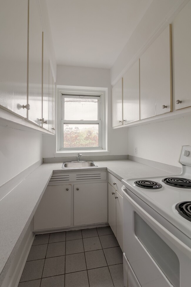 Building Photo - 10 Av. Rosemount