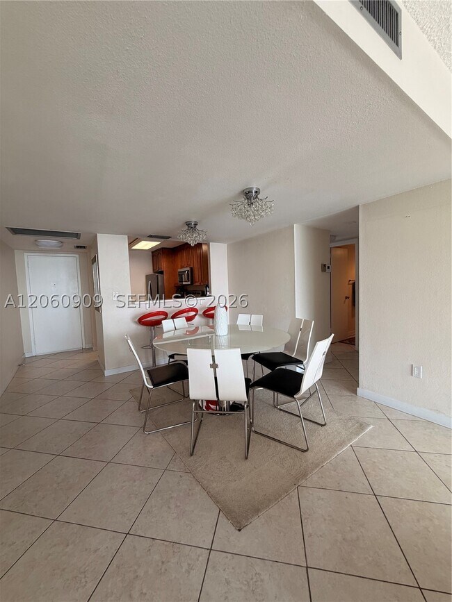 Foto del edificio - 3375 N Country Club Dr