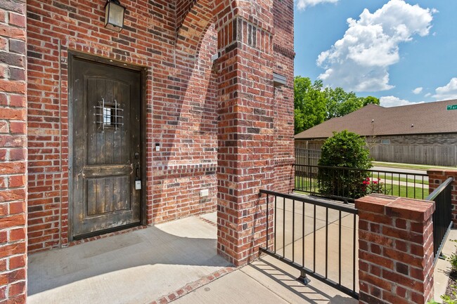 Building Photo - $200.00 Move-In Special - Beautiful Benton...