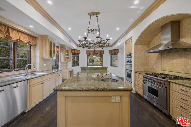 Foto del edificio - 305 N Palm Dr