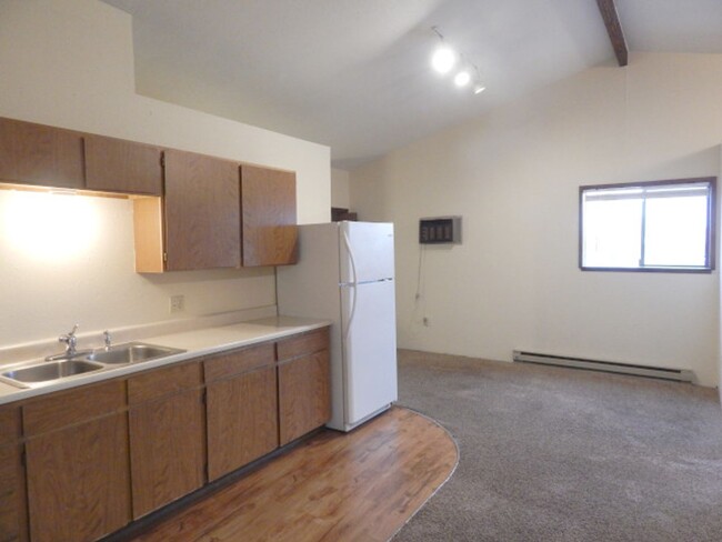 Building Photo - Home with large shop