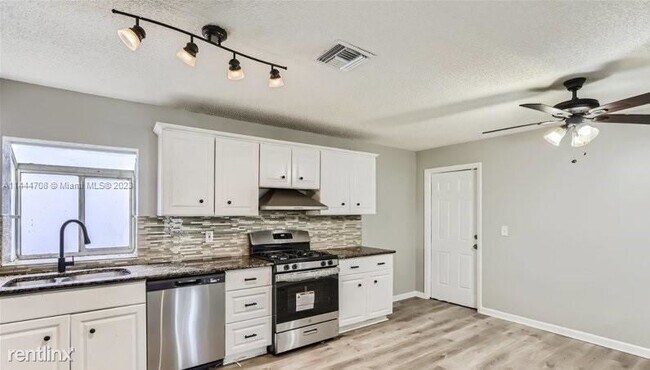 Building Photo - 3 br, 2 bath House - 6198 6198 Arcade Court