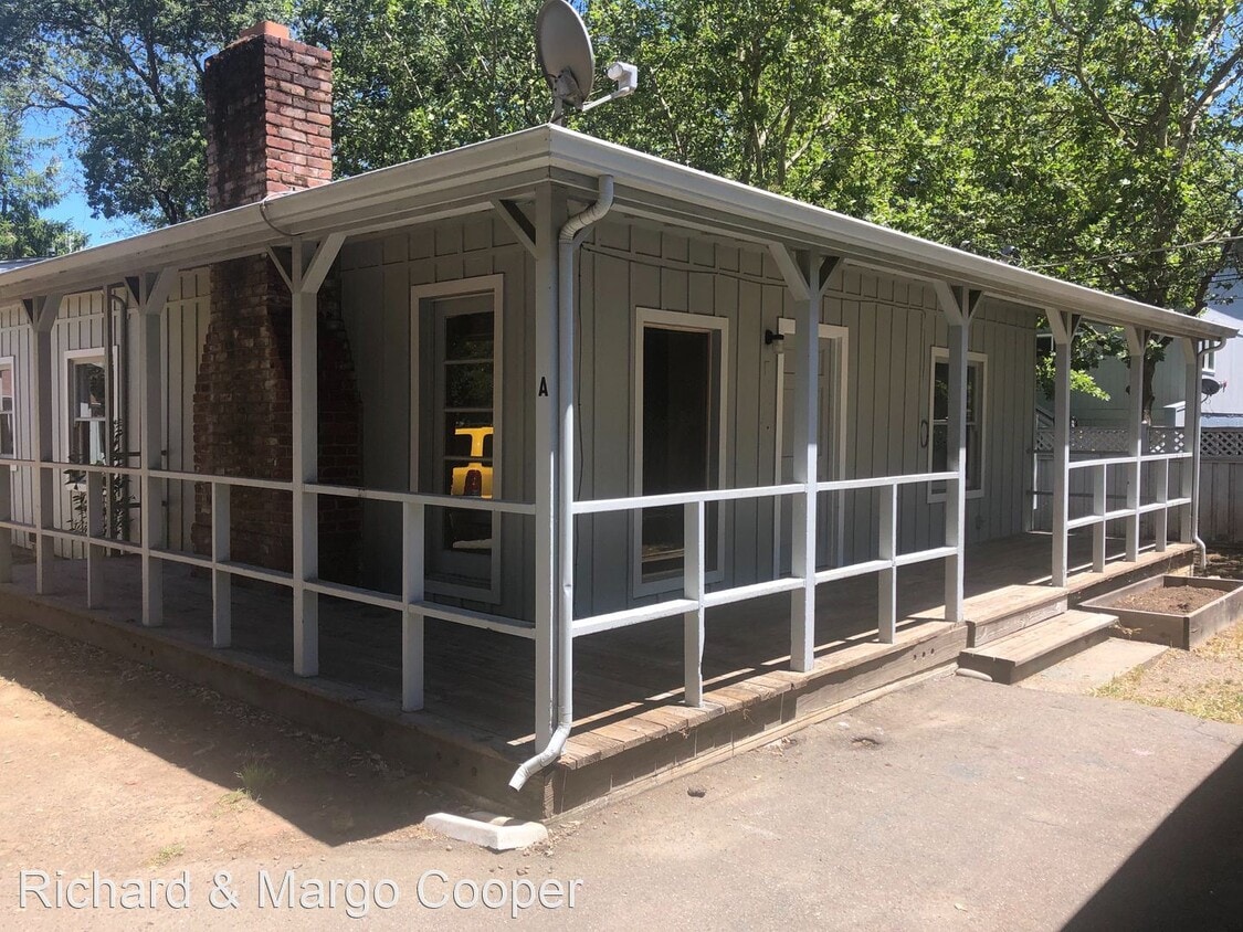 Primary Photo - 154 N East St