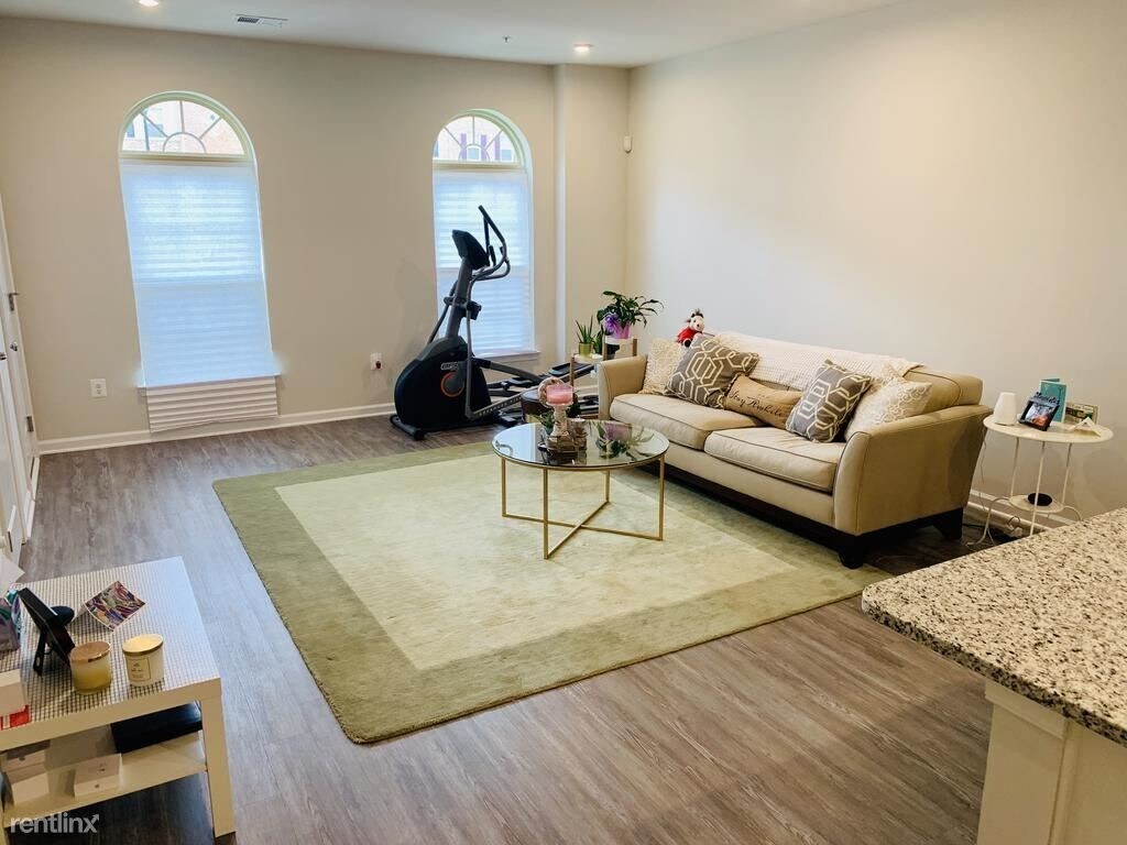 Foto principal - 10115 Dorsey Ln