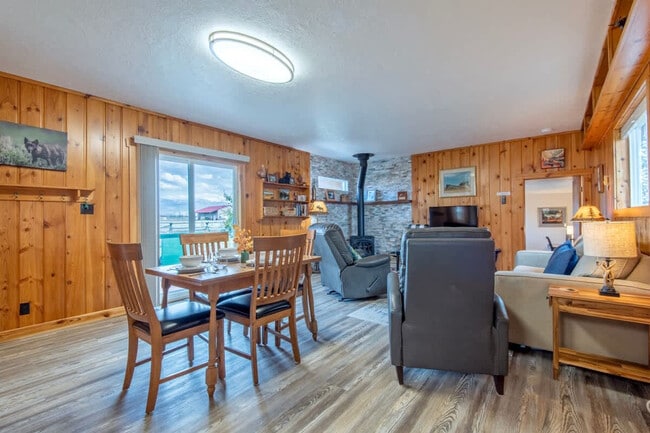 Building Photo - 1711 Fischer Ln