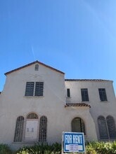 Building Photo - 822 S Curson Ave