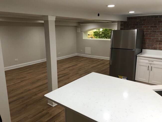 Foto del edificio - 3743 N Sawyer Ave