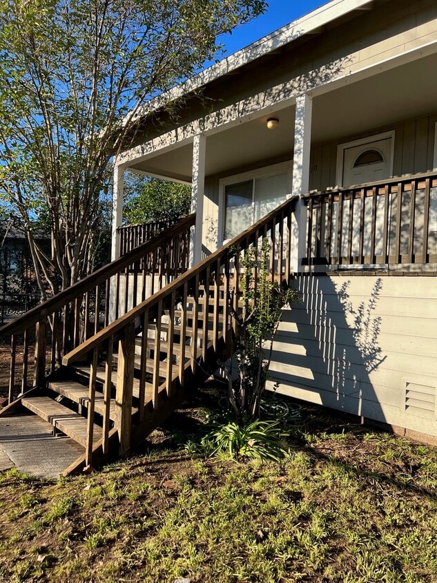 Primary Photo - 110 Roseville St