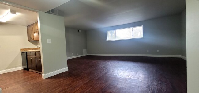 Foto del edificio - Beautiful Two Bedroom One Bath Apartment Home