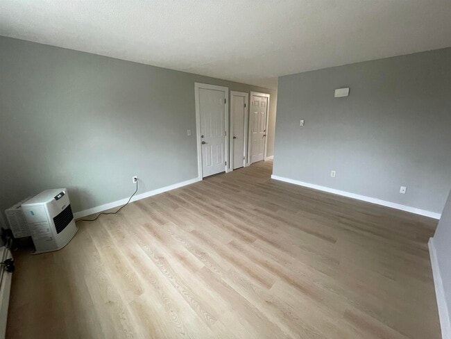 Foto del edificio - 17 Kingsley Ct