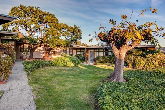 Primary Photo - 58 Avenue 64