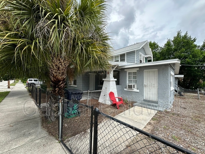 Building Photo - 1028 E 17th Ave