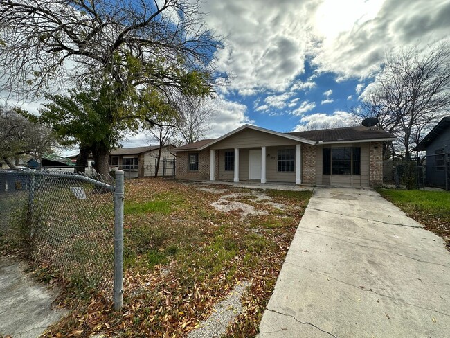 Foto del edificio - 4-BEDROOM NEAR LACKLAND AFB