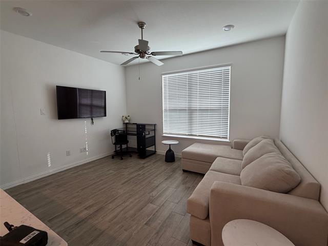 Foto del edificio - 1033 Rosebay Dr