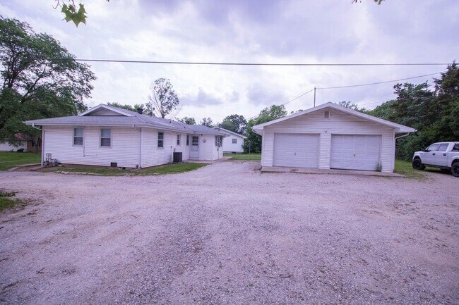 Foto del edificio - 2817 N Willowbrook Rd