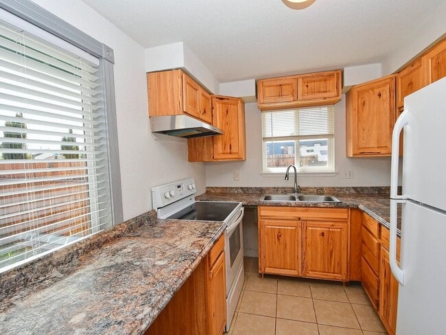 Building Photo - 10005 Sagewood Dr