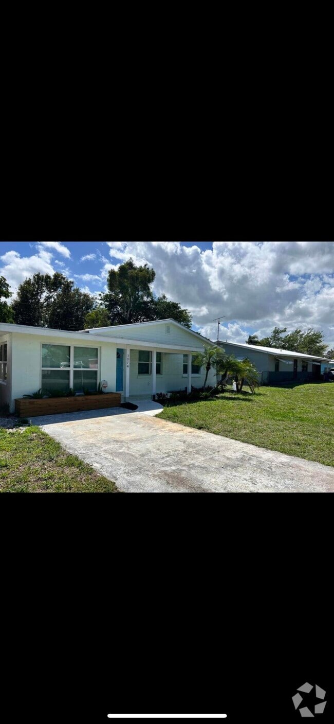 Building Photo - 1074 NW 16th Pl