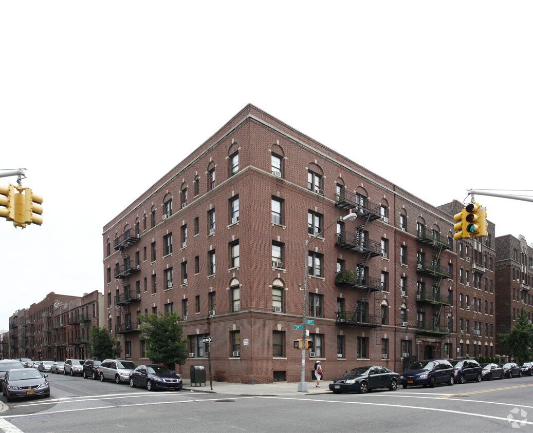 Primary Photo - 30-95 34th St