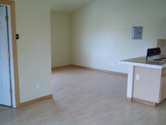 Building Photo - 676