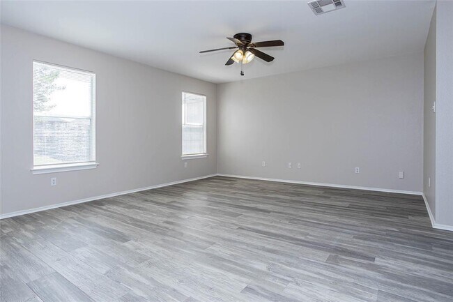 Building Photo - 311 Quarter Ave