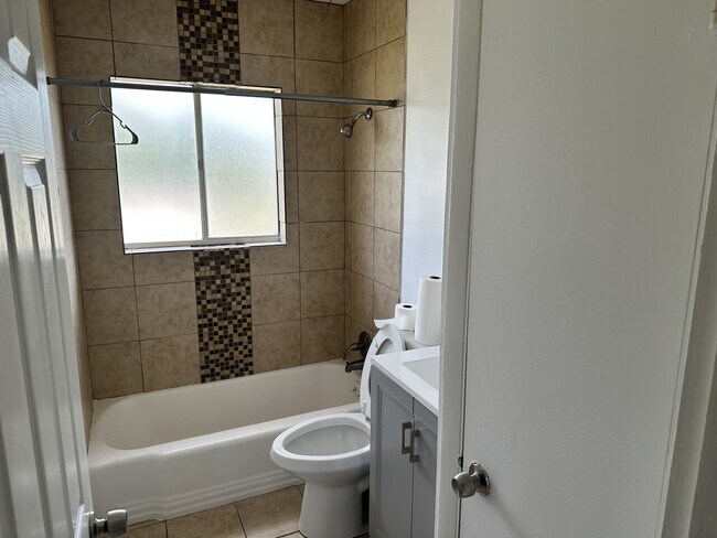 Foto del edificio - 4671 Rosalie St