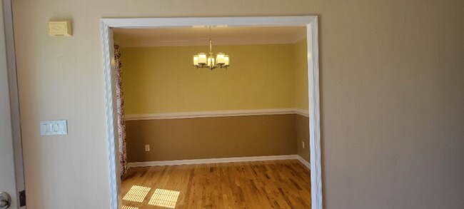 Building Photo - 208 Princess Anne Cir