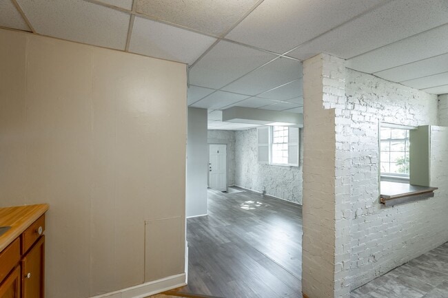 Foto del edificio - 321-325 Pine Ridge Road