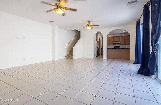 Foto del edificio - 3701 E Hans Dr