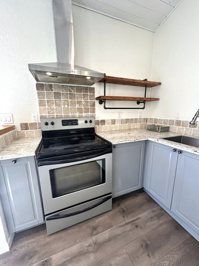 Building Photo - 1-Bedroom ADU with Full Kitchen, Loft & In...