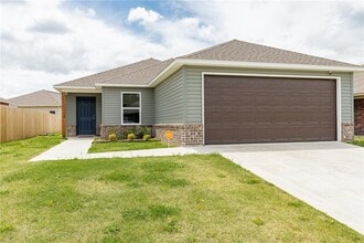 Building Photo - 4703 W Hoover Loop