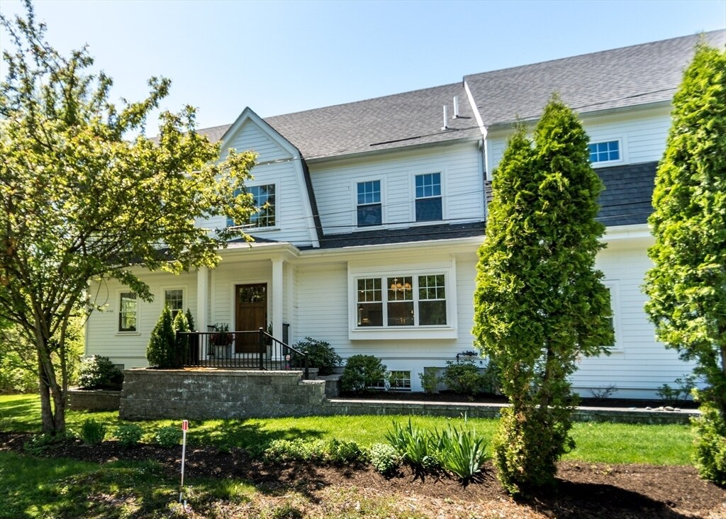 Foto principal - 1548 Great Plain Ave