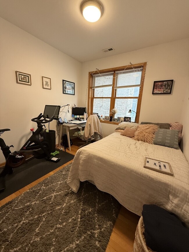 Foto del edificio - 4103 N Kenmore Ave