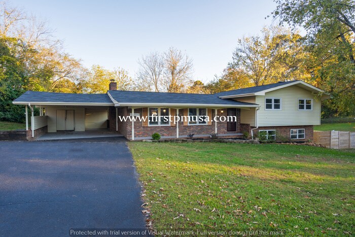 Primary Photo - Large Brick Ranch Home