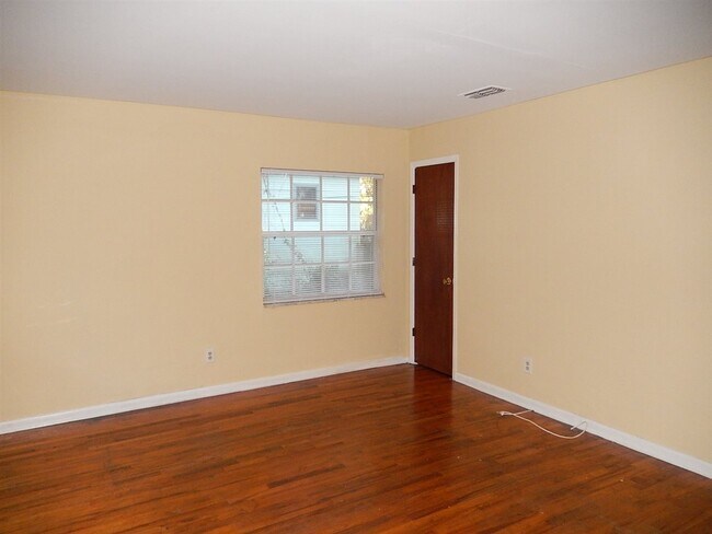 Building Photo - 2034 Hillsborough St