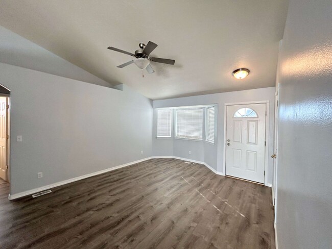 Building Photo - 1129 Golden Pheasant Dr