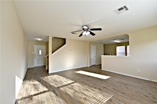 Building Photo - 105 Mesa Dr