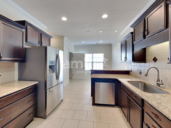 Building Photo - 5305 Cloister Dr