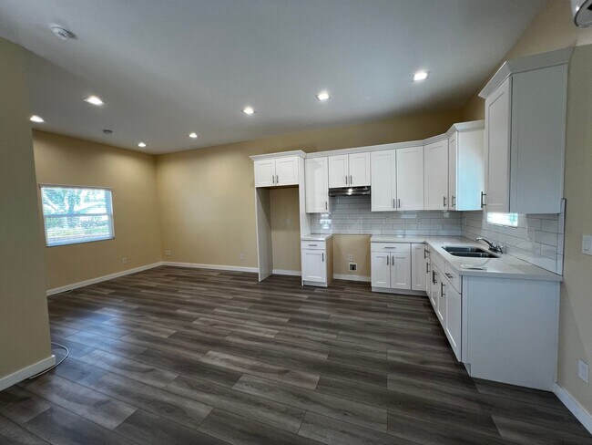 Foto del edificio - Renovated studio ADU in an excellent area ...