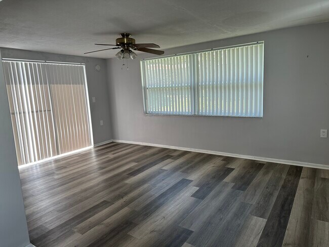 Building Photo - 1645 Plum Tree Rd