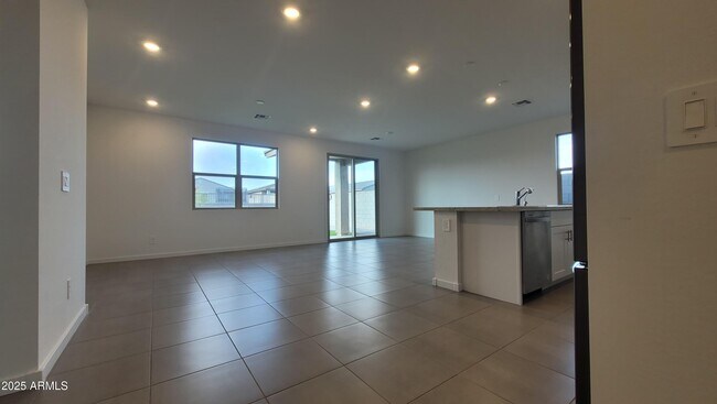 Foto del edificio - 15998 W Smoketree Dr