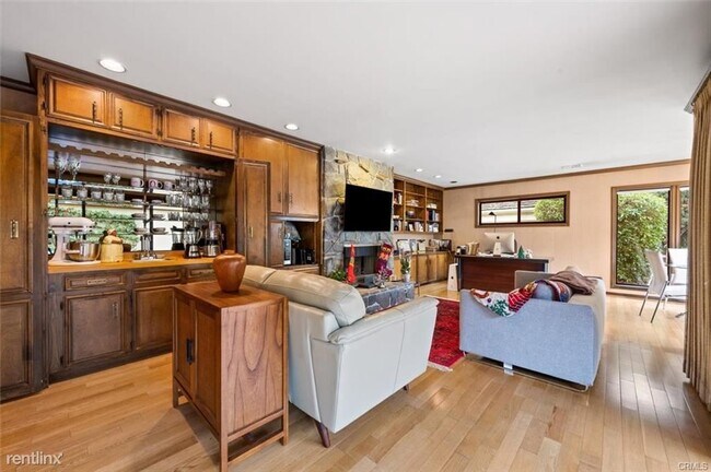 Building Photo - 3 br, 2.5 bath House - 1573 Oak Grove Ave