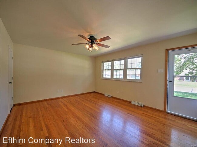 Building Photo - 3 br, 1.5 bath House - 744 Mary Jo Lane