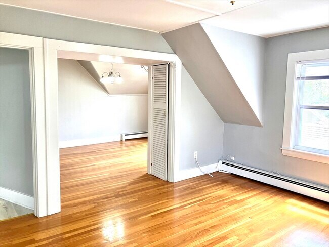 Building Photo - 65 Kirtland St